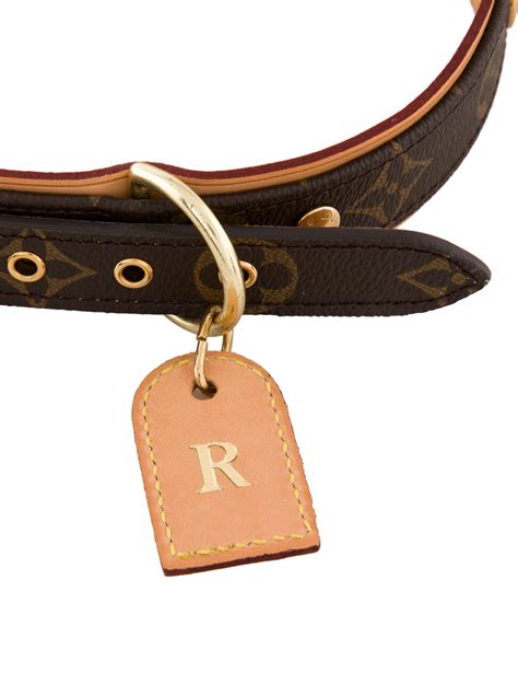 monogram baxter collar